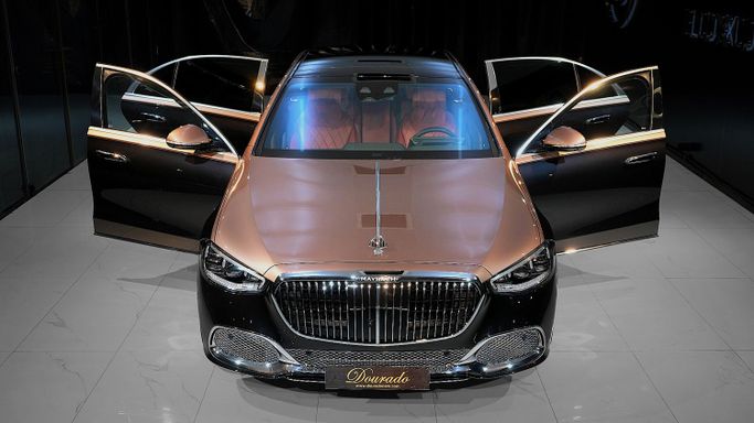 Новый Mercedes-Benz S-Class 580 Long 4MATIC VII (W223), 4.0 л, 2023 в Дубае от Dourado Luxury Car Черный цвет. Европейская | AUTO.AE