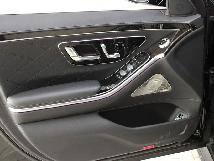 Подержанный Mercedes-Benz S-Class 580 4MATIC VII (W223), 4.0 л, 2024 в Дубае от Hot Wheel Used Motors Черный цвет. Other | AUTO.AE