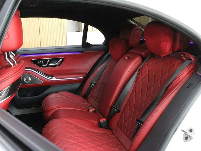 Подержанный Mercedes-Benz S-Class 580 4MATIC VII (W223), 4.0 л, 2023 в Дубае от Hot Wheel Used Motors Белый цвет. Other | AUTO.AE