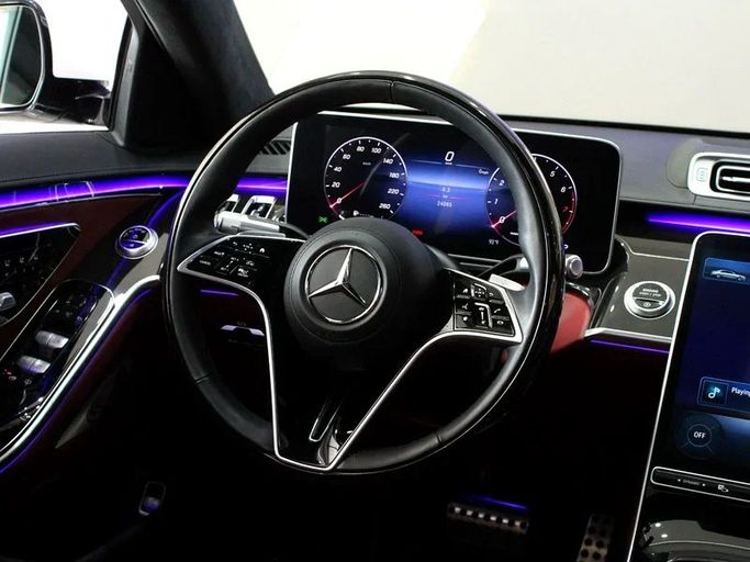 Подержанный Mercedes-Benz S-Class 580 4MATIC VII (W223), 4.0 л, 2023 в Дубае от Hot Wheel Used Motors Белый цвет. Other | AUTO.AE