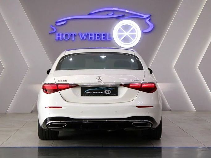 Подержанный Mercedes-Benz S-Class 580 4MATIC VII (W223), 4.0 л, 2023 в Дубае от Hot Wheel Used Motors Белый цвет. Other | AUTO.AE