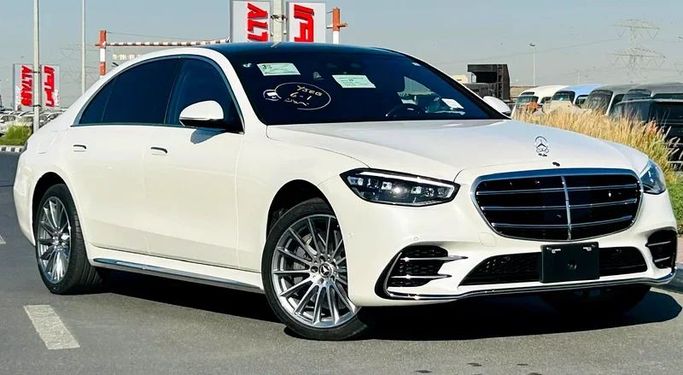 Подержанный Mercedes-Benz S-Class 500 Long 4MATIC VII (W223), 3.0 л, 2021 в Дубае от Mirza Automobile FZE Белый цвет. Японская | AUTO.AE