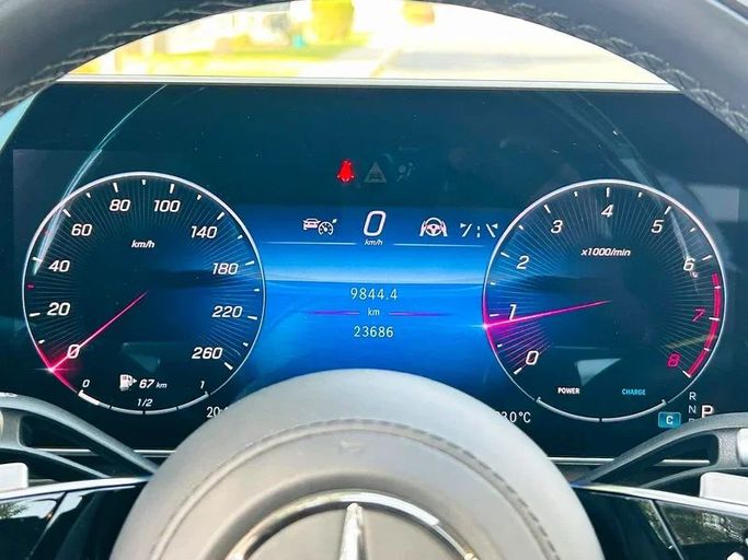 Подержанный Mercedes-Benz S-Class 500 Long 4MATIC VII (W223), 3.0 л, 2021 в Дубае от Mirza Automobile FZE Белый цвет. Японская | AUTO.AE