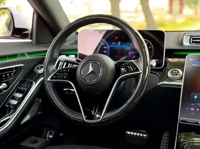 Used Mercedes-Benz S-Class 500 Long 4MATIC VII (W223), 3.0 l, 2021 in Dubai by Mirza Automobile FZE, White color. Japanese Specs | AUTO.AE