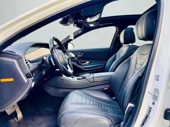 Used Mercedes-Benz S-Class 560 VI (W222, C217) Facelift, 4.0 l, 2018 in Dubai by Mirza Automobile FZE, White color. Japanese Specs | AUTO.AE