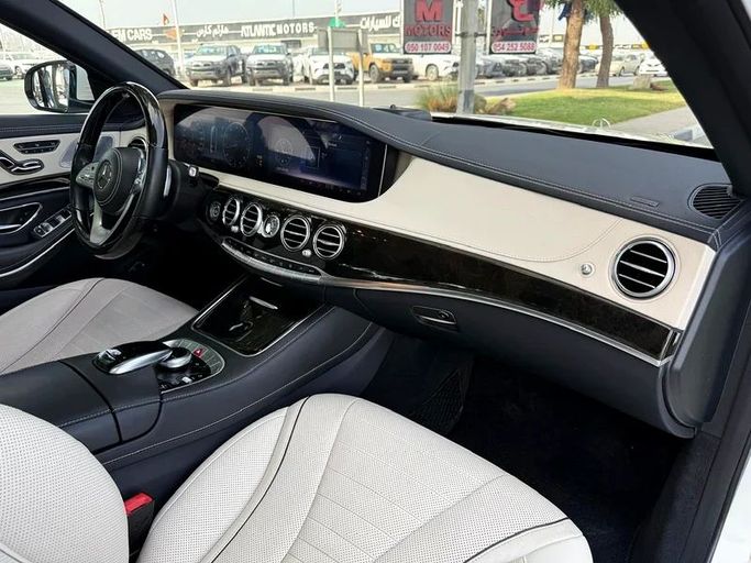 Used Mercedes-Benz S-Class 580 4MATIC VII (W223), 4.0 l, 2021 in Dubai by Mirza Automobile FZE, White color. Japanese Specs | AUTO.AE