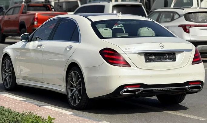 Used Mercedes-Benz S-Class 580 4MATIC VII (W223), 4.0 l, 2021 in Dubai by Mirza Automobile FZE, White color. Japanese Specs | AUTO.AE