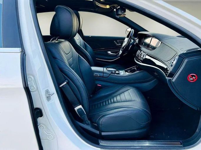 Подержанный Mercedes-Benz S-Class 550 VI (W222, C217), 4.7 л, 2015 в Дубае от Mirza Automobile FZE Белый цвет. Японская | AUTO.AE