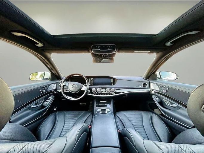 Подержанный Mercedes-Benz S-Class 550 VI (W222, C217), 4.7 л, 2015 в Дубае от Mirza Automobile FZE Белый цвет. Японская | AUTO.AE