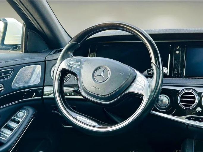 Подержанный Mercedes-Benz S-Class 550 VI (W222, C217), 4.7 л, 2015 в Дубае от Mirza Automobile FZE Белый цвет. Японская | AUTO.AE