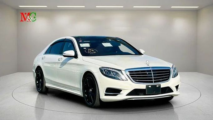 Подержанный Mercedes-Benz S-Class 550 VI (W222, C217), 4.7 л, 2015 в Дубае от Mirza Automobile FZE Белый цвет. Японская | AUTO.AE