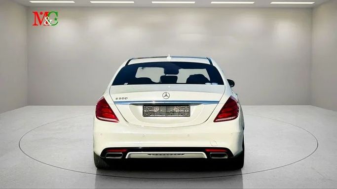 Подержанный Mercedes-Benz S-Class 550 VI (W222, C217), 4.7 л, 2015 в Дубае от Mirza Automobile FZE Белый цвет. Японская | AUTO.AE