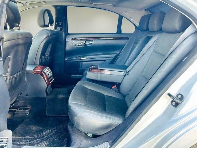 Подержанный Mercedes-Benz S-Class 550 V (W221) Рестайлинг, 5.5 л, 2010 в Дубае от Mirza Automobile FZE Серебристый цвет. Японская | AUTO.AE