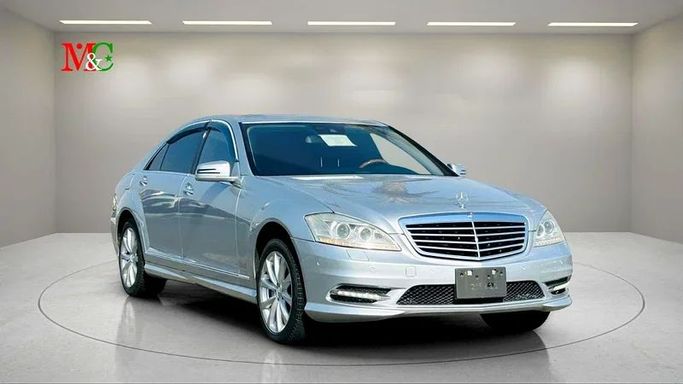 Подержанный Mercedes-Benz S-Class 550 V (W221) Рестайлинг, 5.5 л, 2010 в Дубае от Mirza Automobile FZE Серебристый цвет. Японская | AUTO.AE