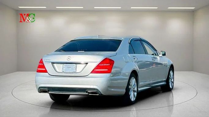 Подержанный Mercedes-Benz S-Class 550 V (W221) Рестайлинг, 5.5 л, 2010 в Дубае от Mirza Automobile FZE Серебристый цвет. Японская | AUTO.AE
