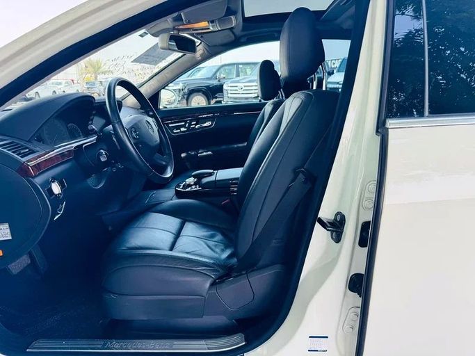 Подержанный Mercedes-Benz S-Class 350 V (W221) Рестайлинг, 3.5 л, 2009 в Дубае от Mirza Automobile FZE Белый цвет. Японская | AUTO.AE