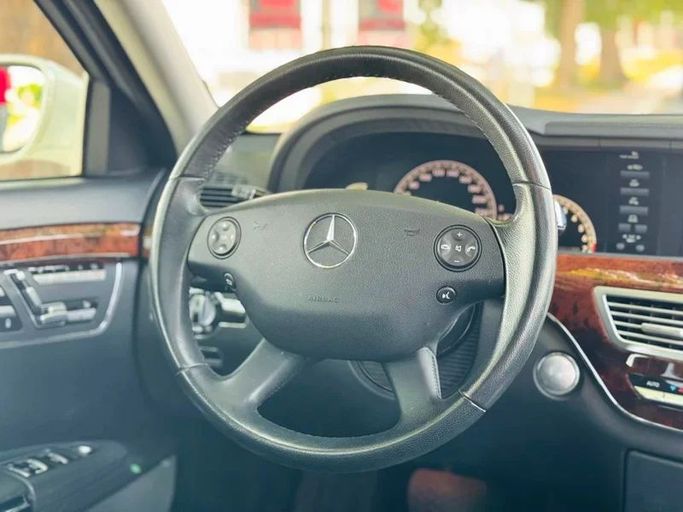 Подержанный Mercedes-Benz S-Class 350 V (W221) Рестайлинг, 3.5 л, 2009 в Дубае от Mirza Automobile FZE Белый цвет. Японская | AUTO.AE