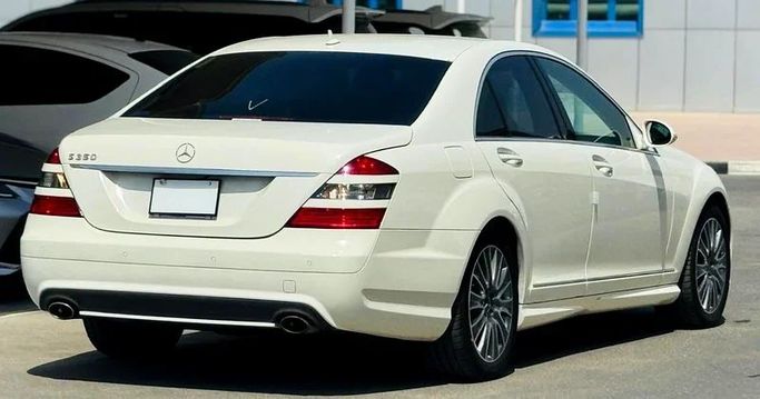 Подержанный Mercedes-Benz S-Class 350 V (W221) Рестайлинг, 3.5 л, 2009 в Дубае от Mirza Automobile FZE Белый цвет. Японская | AUTO.AE