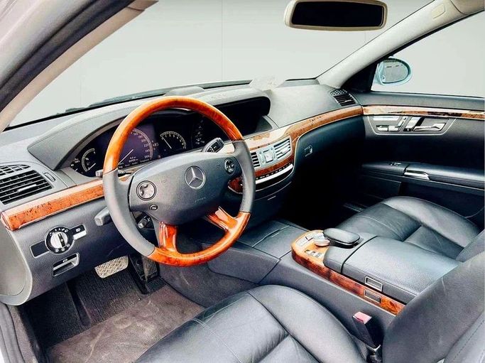 Подержанный Mercedes-Benz S-Class 350 V (W221), 3.5 л, 2006 в Дубае от Mirza Automobile FZE Серебристый цвет. Японская | AUTO.AE