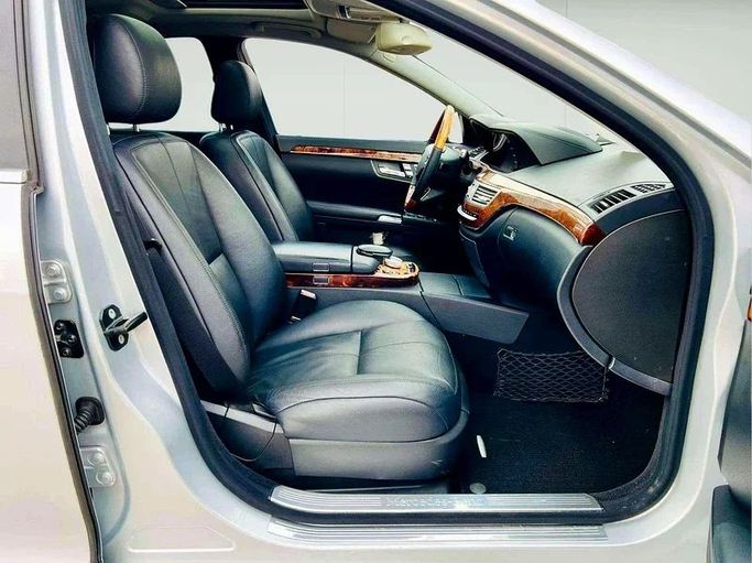 Подержанный Mercedes-Benz S-Class 350 V (W221), 3.5 л, 2006 в Дубае от Mirza Automobile FZE Серебристый цвет. Японская | AUTO.AE