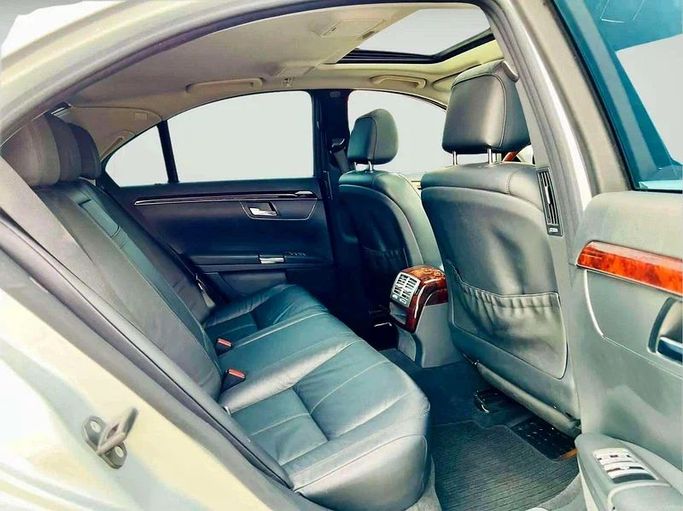 Подержанный Mercedes-Benz S-Class 350 V (W221), 3.5 л, 2006 в Дубае от Mirza Automobile FZE Серебристый цвет. Японская | AUTO.AE