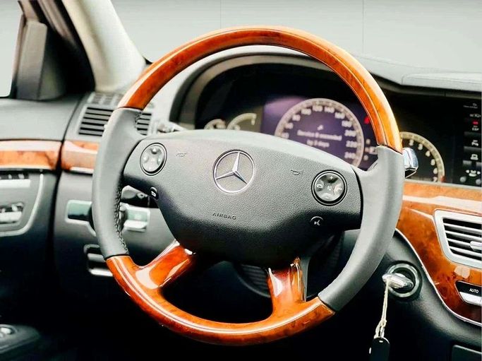 Подержанный Mercedes-Benz S-Class 350 V (W221), 3.5 л, 2006 в Дубае от Mirza Automobile FZE Серебристый цвет. Японская | AUTO.AE