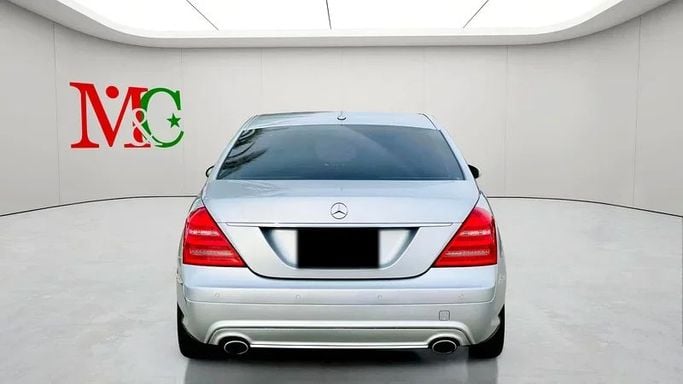 Подержанный Mercedes-Benz S-Class 350 V (W221), 3.5 л, 2006 в Дубае от Mirza Automobile FZE Серебристый цвет. Японская | AUTO.AE