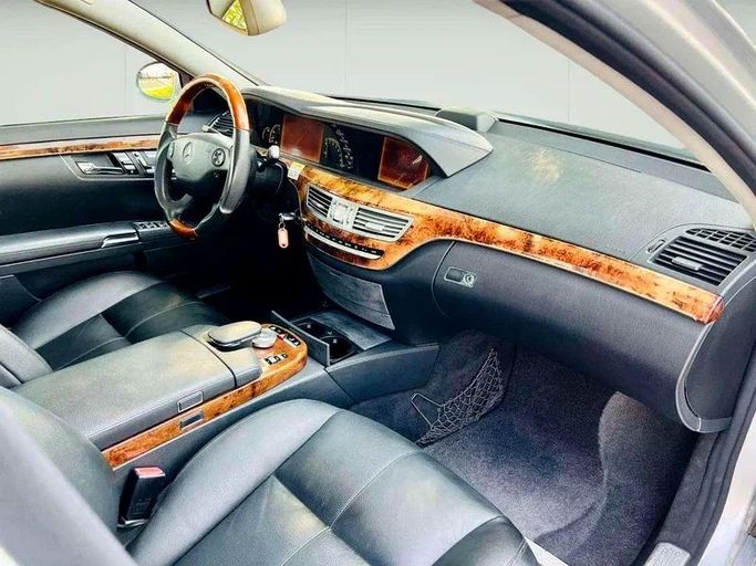 Подержанный Mercedes-Benz S-Class 350 V (W221), 3.5 л, 2007 в Дубае от Mirza Automobile FZE Серебристый цвет. Японская | AUTO.AE