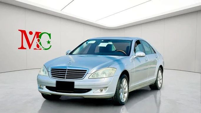 Подержанный Mercedes-Benz S-Class 350 V (W221), 3.5 л, 2007 в Дубае от Mirza Automobile FZE Серебристый цвет. Японская | AUTO.AE