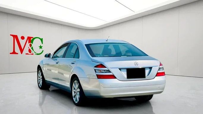Подержанный Mercedes-Benz S-Class 350 V (W221), 3.5 л, 2007 в Дубае от Mirza Automobile FZE Серебристый цвет. Японская | AUTO.AE