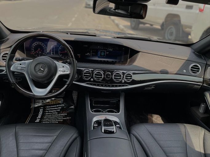 Подержанный Mercedes-Benz S-Class 560 VI (W222, C217) Рестайлинг, 4.0 л, 2018 в Дубае от Japan Motors Серый цвет. Other | AUTO.AE