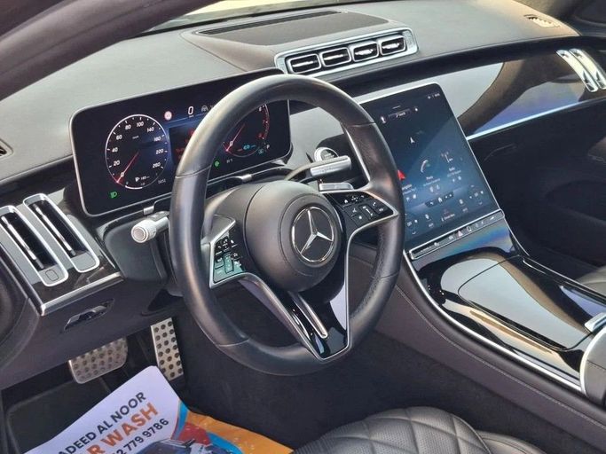 Подержанный Mercedes-Benz S-Class 580 Long 4MATIC VII (W223), 4.0 л, 2022 в Дубае от Barkat Alrahmen Motors Черный цвет. Американская | AUTO.AE