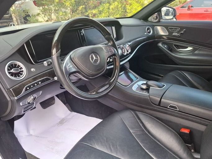 Подержанный Mercedes-Benz S-Class 400 Long VI (W222, C217), 3.0 л, 2015 в Дубае от Barkat Alrahmen Motors Белый цвет. Корейская | AUTO.AE