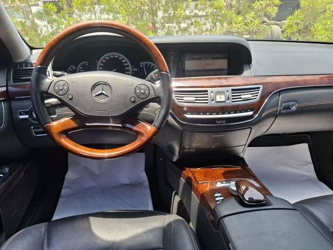 Подержанный Mercedes-Benz S-Class 600 Long V (W221) Рестайлинг, 5.5 л, 2012 в Дубае от Barkat Alrahmen Motors Черный цвет. Корейская | AUTO.AE
