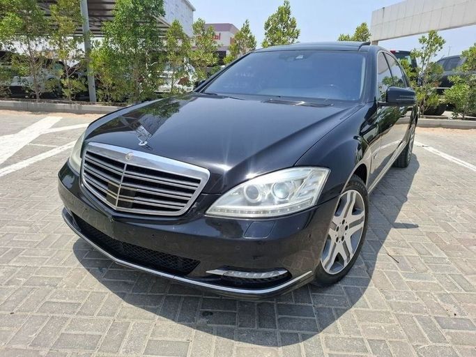 Подержанный Mercedes-Benz S-Class 600 Long V (W221) Рестайлинг, 5.5 л, 2012 в Дубае от Barkat Alrahmen Motors Черный цвет. Корейская | AUTO.AE