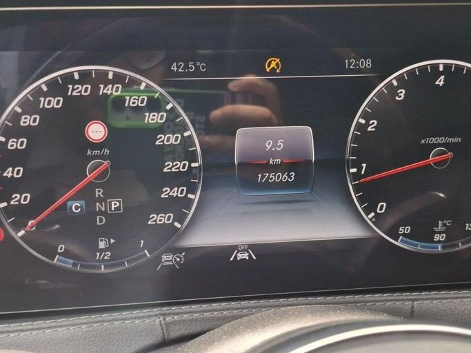 Подержанный Mercedes-Benz S-Class 560 VI (W222, C217) Рестайлинг, 4.0 л, 2020 в Дубае от Barkat Alrahmen Motors Черный цвет. Корейская | AUTO.AE