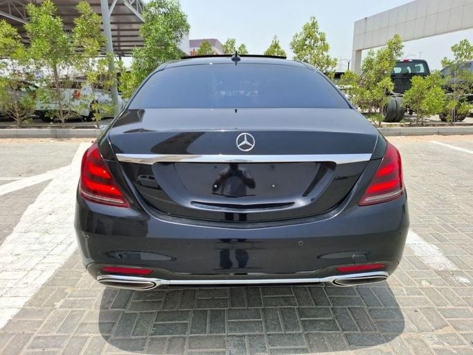 Подержанный Mercedes-Benz S-Class 560 VI (W222, C217) Рестайлинг, 4.0 л, 2020 в Дубае от Barkat Alrahmen Motors Черный цвет. Корейская | AUTO.AE