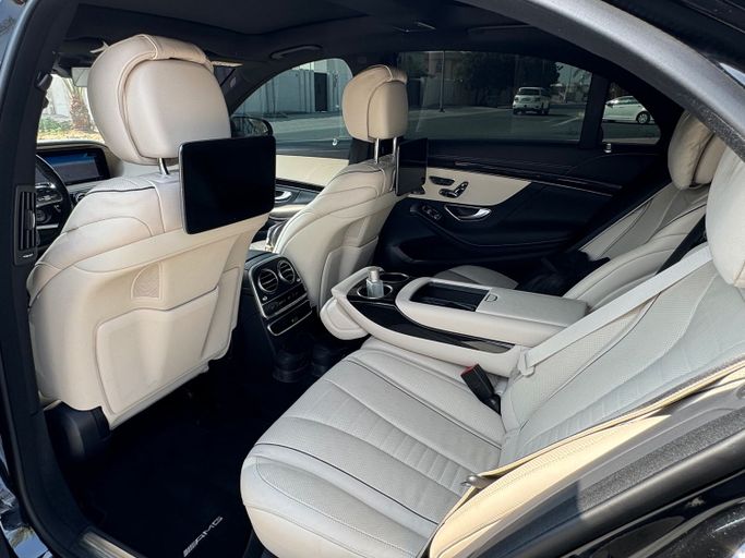 Used Mercedes-Benz S-Class 560 Long VI (W222, C217) Facelift, 4.0 l, 2020 in Dubai, Black color. European Specs | AUTO.AE