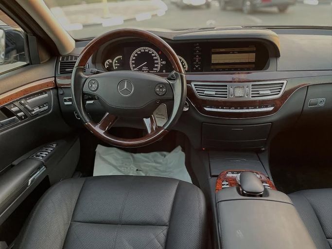 Подержанный Mercedes-Benz S-Class 550 Long V (W221), 5.5 л, 2007 в Дубае от Japan Motors Черный цвет. Японская | AUTO.AE