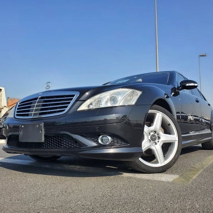 Used Mercedes-Benz S-Class 500 V (W221), 5.5 l, 2007 in Dubai by Japan Motors, Black color. Japanese Specs | AUTO.AE