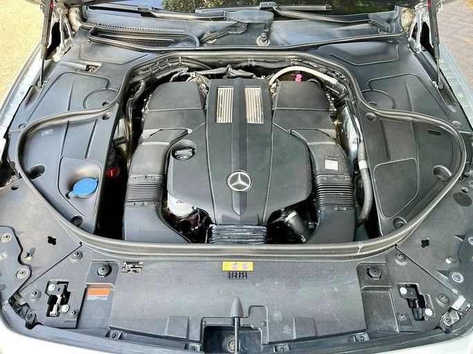 Подержанный Mercedes-Benz S-Class 550 VI (W222, C217), 4.7 л, 2016 в Дубае от Best Car Серебристый цвет. Японская | AUTO.AE