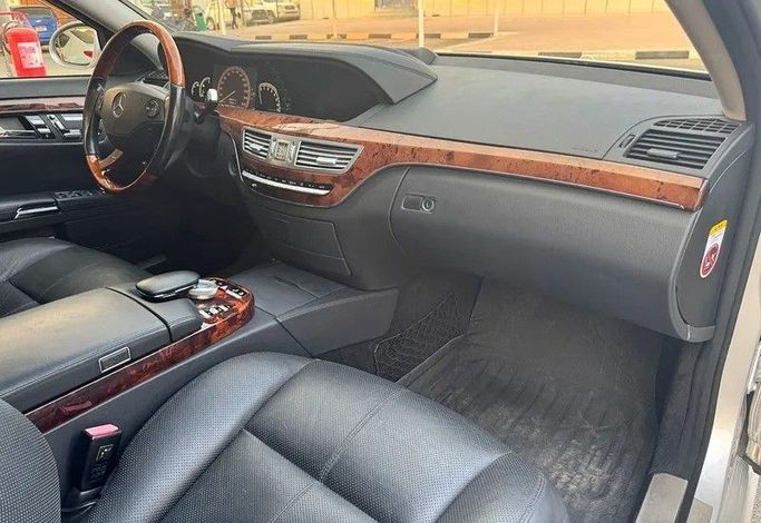 Подержанный Mercedes-Benz S-Class 550 Long V (W221), 5.5 л, 2008 в Дубае от Best Car Серебристый цвет. Японская | AUTO.AE