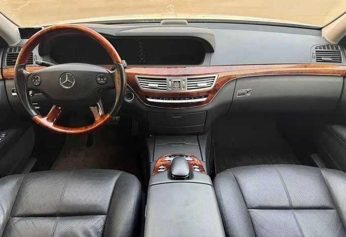 Подержанный Mercedes-Benz S-Class 550 Long V (W221), 5.5 л, 2008 в Дубае от Best Car Серебристый цвет. Японская | AUTO.AE