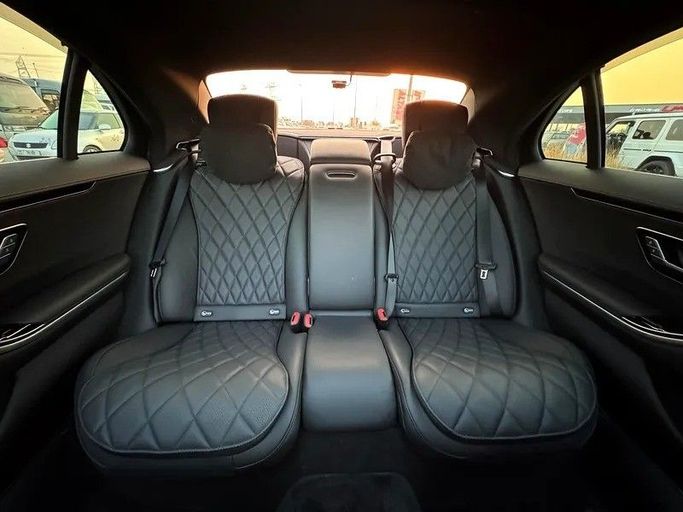 Подержанный Mercedes-Benz S-Class 580 Long 4MATIC VII (W223), 4.0 л, 2022 в Дубае от Best Car Белый цвет. Японская | AUTO.AE