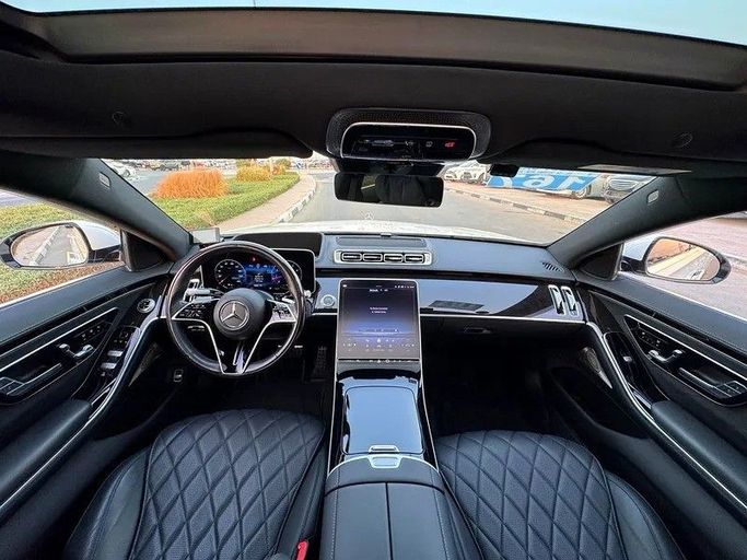 Подержанный Mercedes-Benz S-Class 580 Long 4MATIC VII (W223), 4.0 л, 2022 в Дубае от Best Car Белый цвет. Японская | AUTO.AE