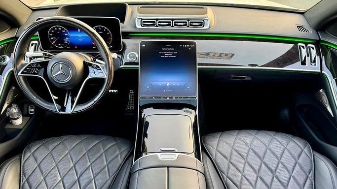 Подержанный Mercedes-Benz S-Class 500 Long 4MATIC VII (W223), 3.0 л, 2022 в Дубае от Best Car Белый цвет. Японская | AUTO.AE