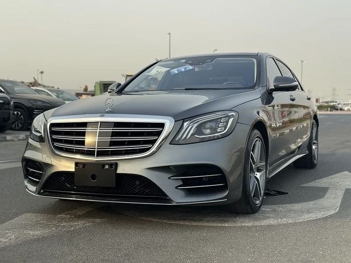 Подержанный Mercedes-Benz S-Class 560 4MATIC VI (W222, C217) Рестайлинг, 4.0 л, 2018 в Дубае от Lucky Star Motors Серый цвет. Японская | AUTO.AE