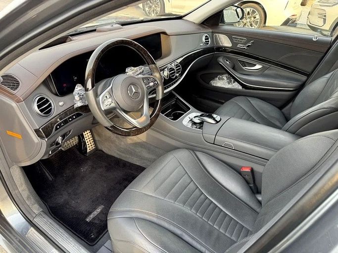 Подержанный Mercedes-Benz S-Class 560 4MATIC VI (W222, C217) Рестайлинг, 4.0 л, 2018 в Дубае от Lucky Star Motors Серый цвет. Японская | AUTO.AE