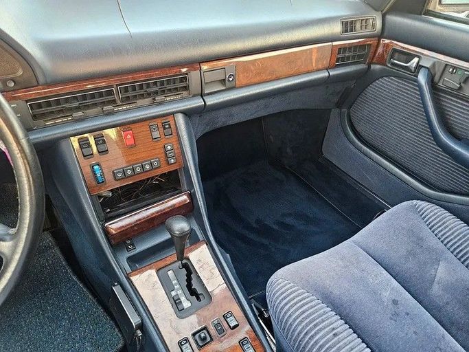 Used Mercedes-Benz S-Class 500 II (W126) Facelift, 5.0 l, 1986 in Dubai by Irfan Motors, Blue color. Japanese Specs | AUTO.AE