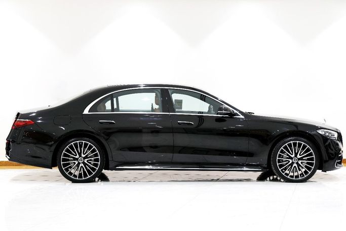 New Mercedes-Benz S-Class 500 4MATIC VII (W223), 3.0 l, 2025 in Dubai by Oscar Motors, Black color. GCC Specs | AUTO.AE